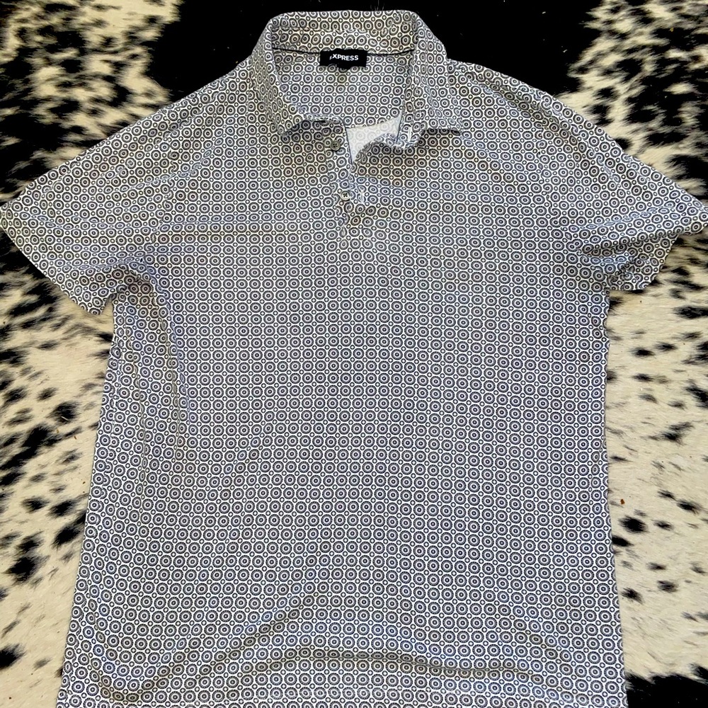 Express short sleeve quarter button “Medium”